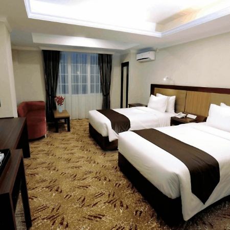 Grand Asrilia Hotel บันดุง ภายนอก รูปภาพ