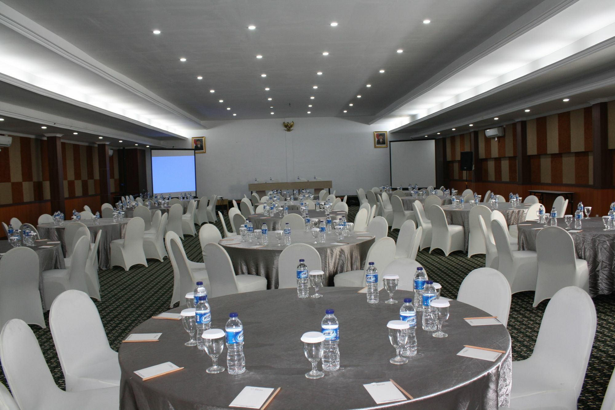 Grand Asrilia Hotel บันดุง ภายนอก รูปภาพ